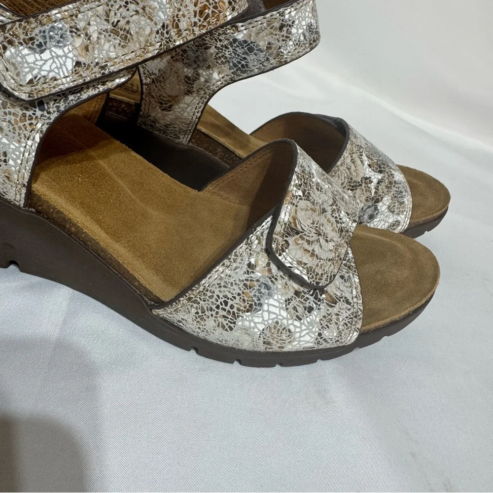 Comfortiva Womens Abria Pillowtop Wedge‎ Sandals Gray Floral Slingback Size 11W